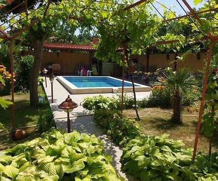 Guest House Yavorov Chernomorets Exterior photo